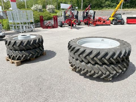 Sonstige Garn. CEAT 320/85R28 u. 320/90R42 Räder