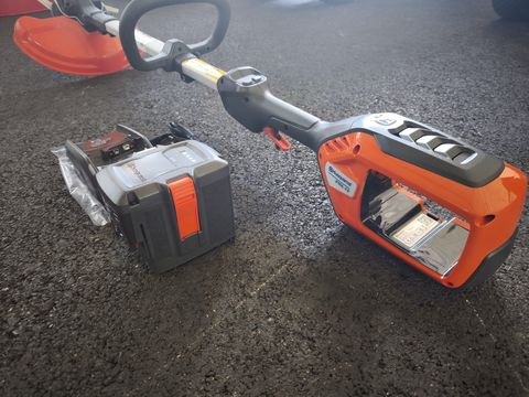 Husqvarna Husqvarna 215iL- Akkutrimmer