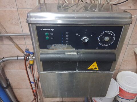 Alfa Laval  Doppel 4 Fischgräten Melkstand