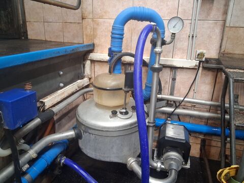 Alfa Laval  Doppel 4 Fischgräten Melkstand