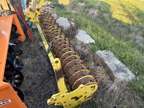 Pöttinger Parkerwalze 500 zu Lion 302