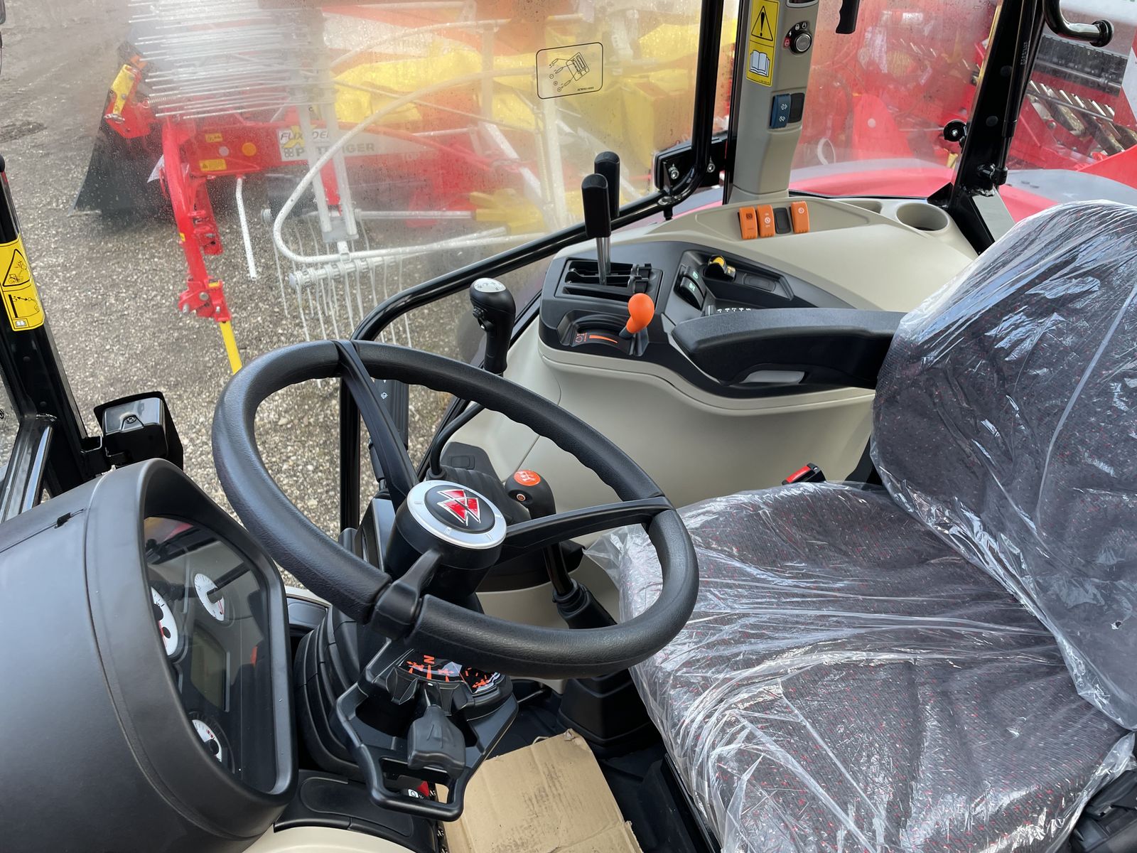 Massey Ferguson MF 4708 M Dyna-2 Kabine 3