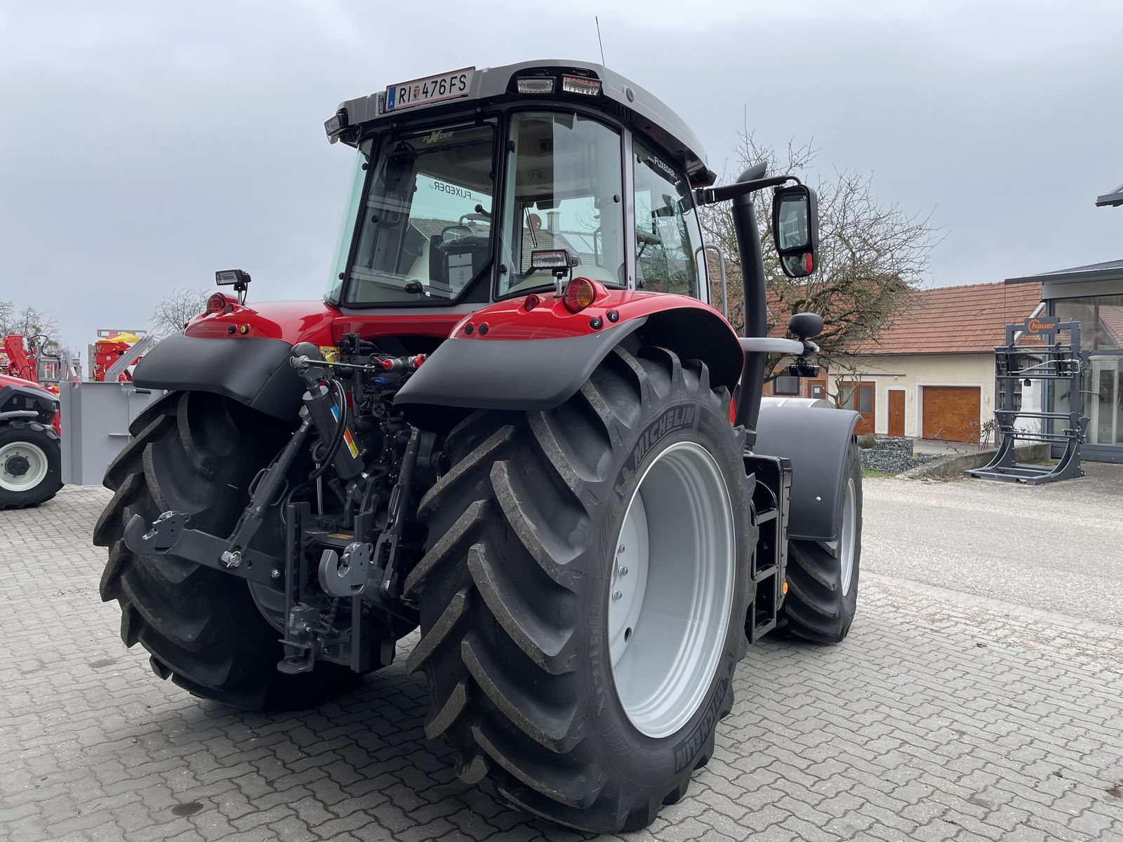 Massey Ferguson MF 6S.180 Dyna-VT Exclusive 3