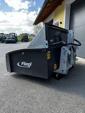 Fliegl Heck - und Hochkippschaufel Gigant 2000