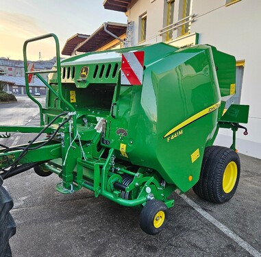 John Deere F441 M