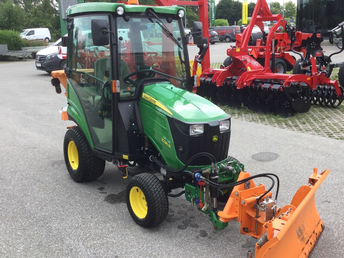 John Deere 1026R 2