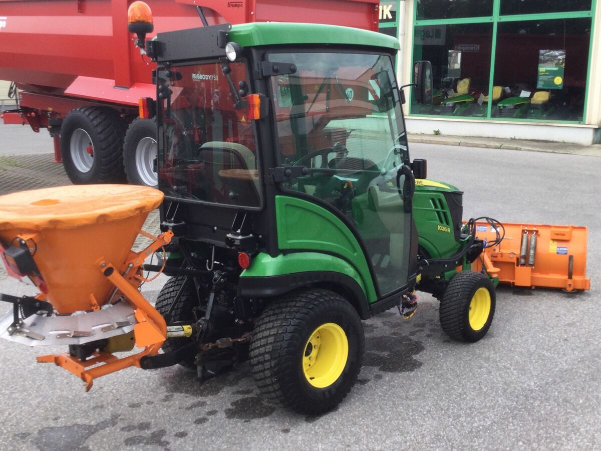 John Deere 1026R 3