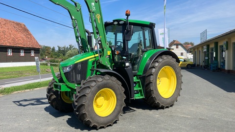 John Deere 6090M