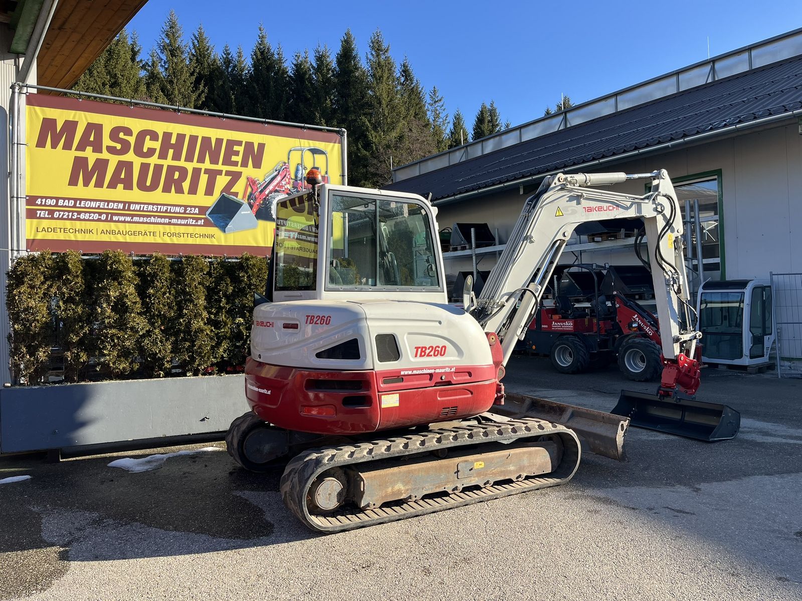 Takeuchi TB 260 Powertilt  2