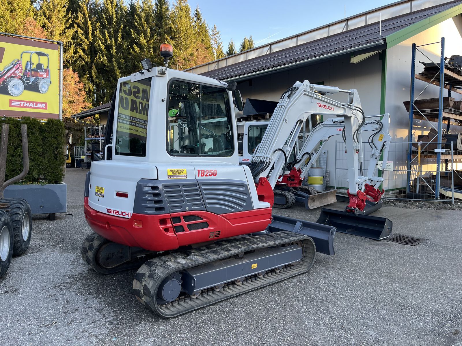 Takeuchi TB 250 Powertilt  2