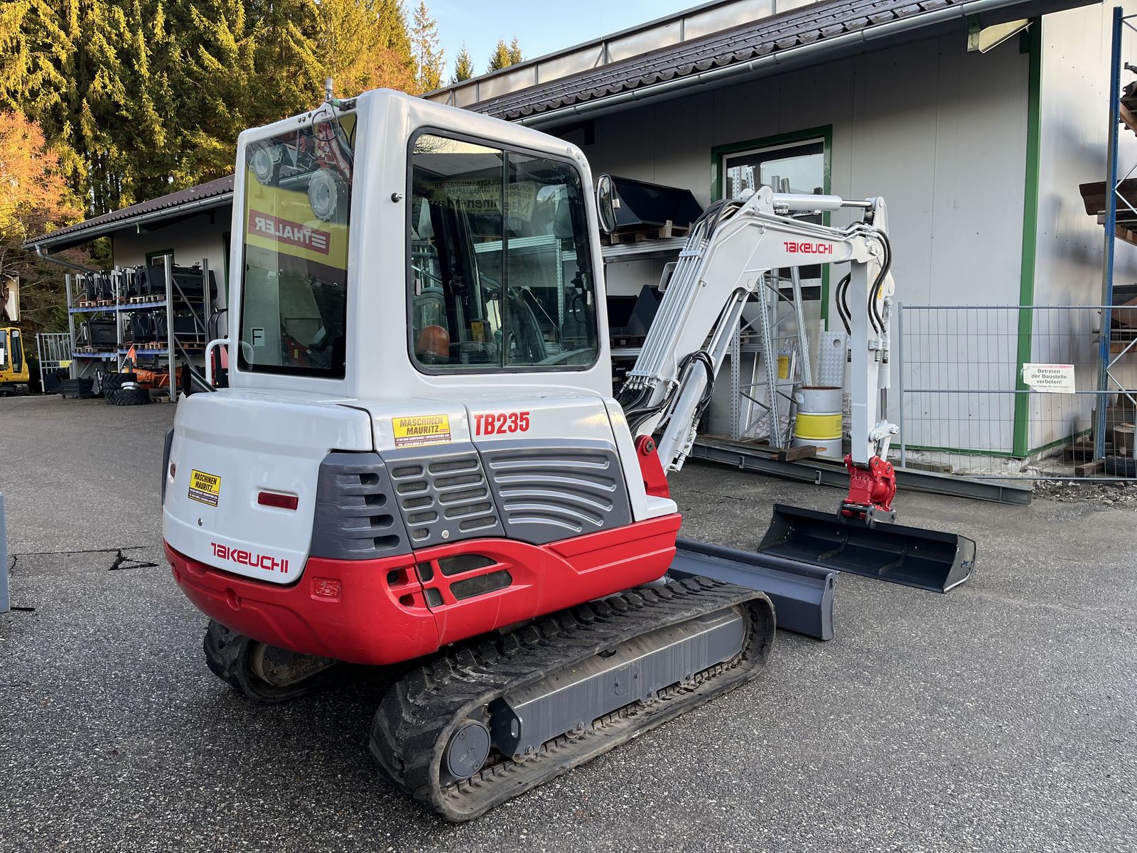 Takeuchi TB 235 mit Powertilt 3