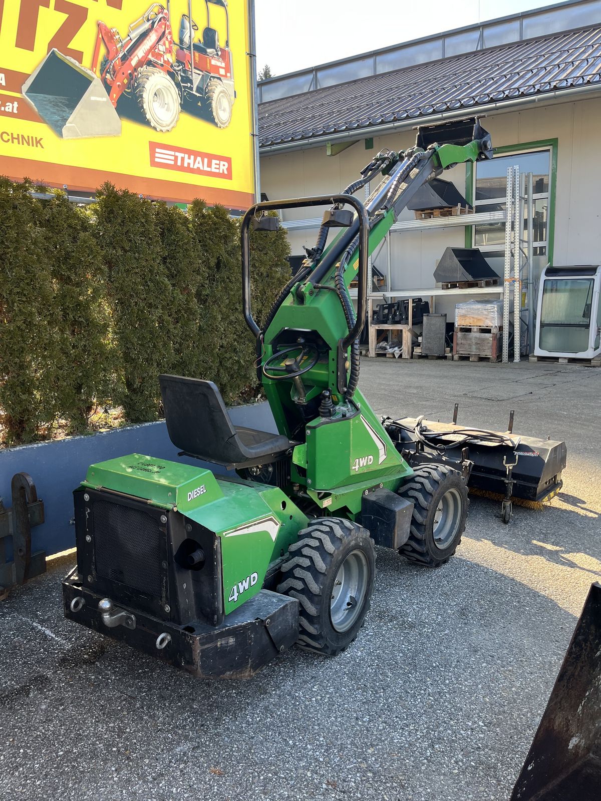 Avant Multiplus mit 5 Anbaugeräten 2