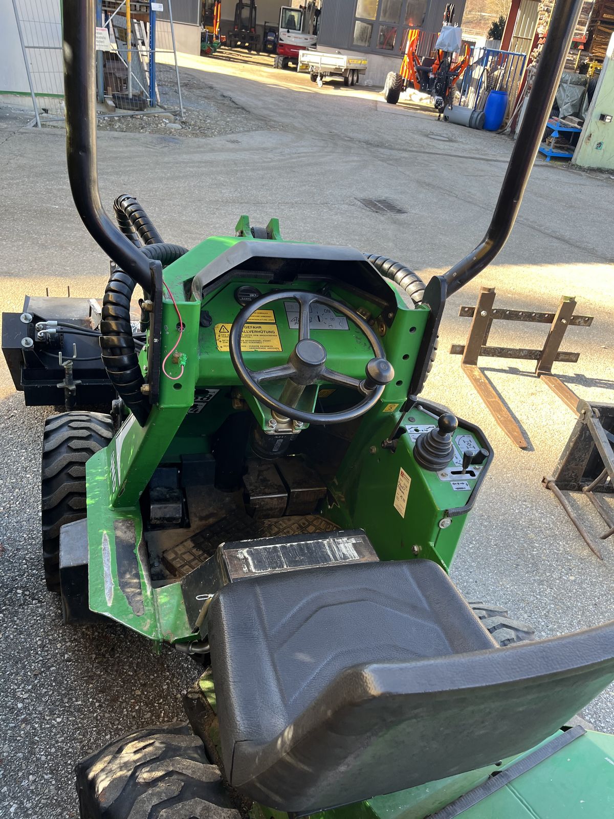 Avant Multiplus mit 5 Anbaugeräten 3