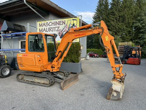 Takeuchi TB 235 mit Powertilt