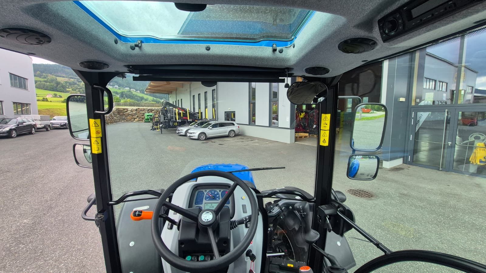 New Holland T4.75S 2