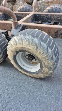 BKT 400/60-15.5