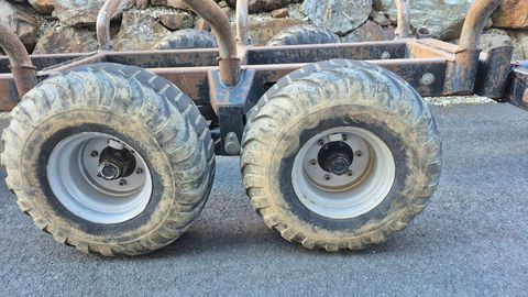 BKT 400/60-15.5