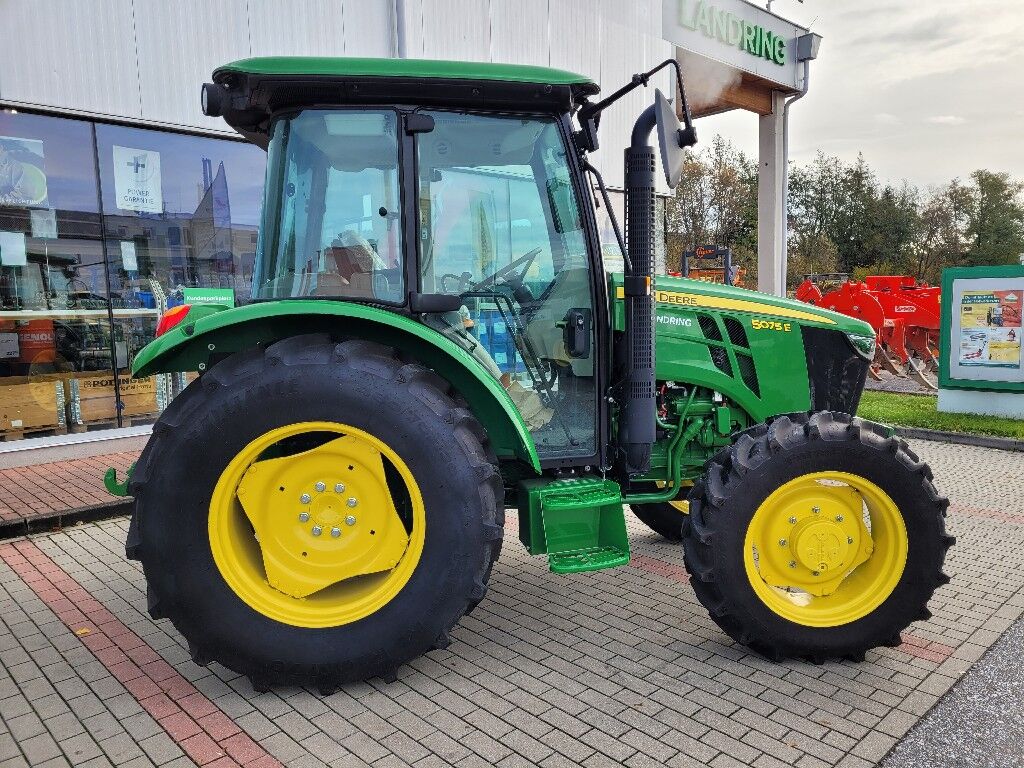 John Deere 5075 E 2