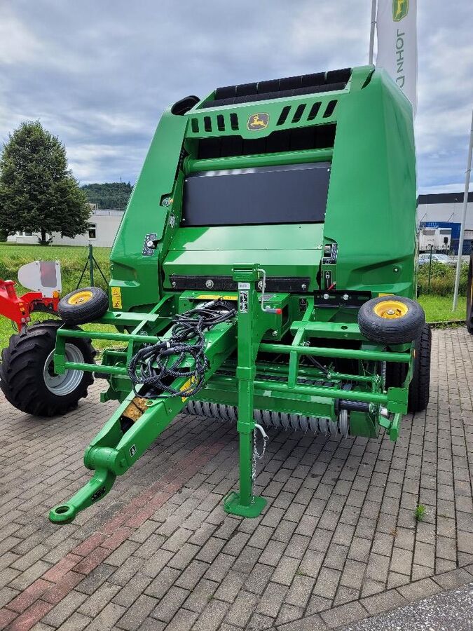 John Deere V451M 2