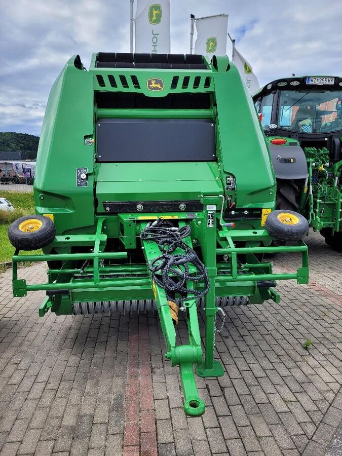John Deere V451M 3