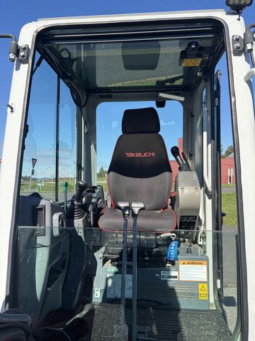Takeuchi TB 250 Powertilt 