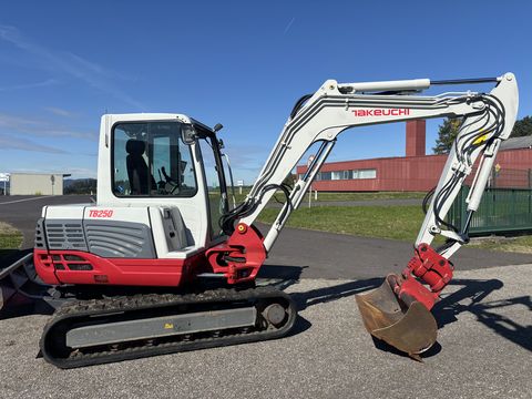 Takeuchi TB 250 Powertilt 