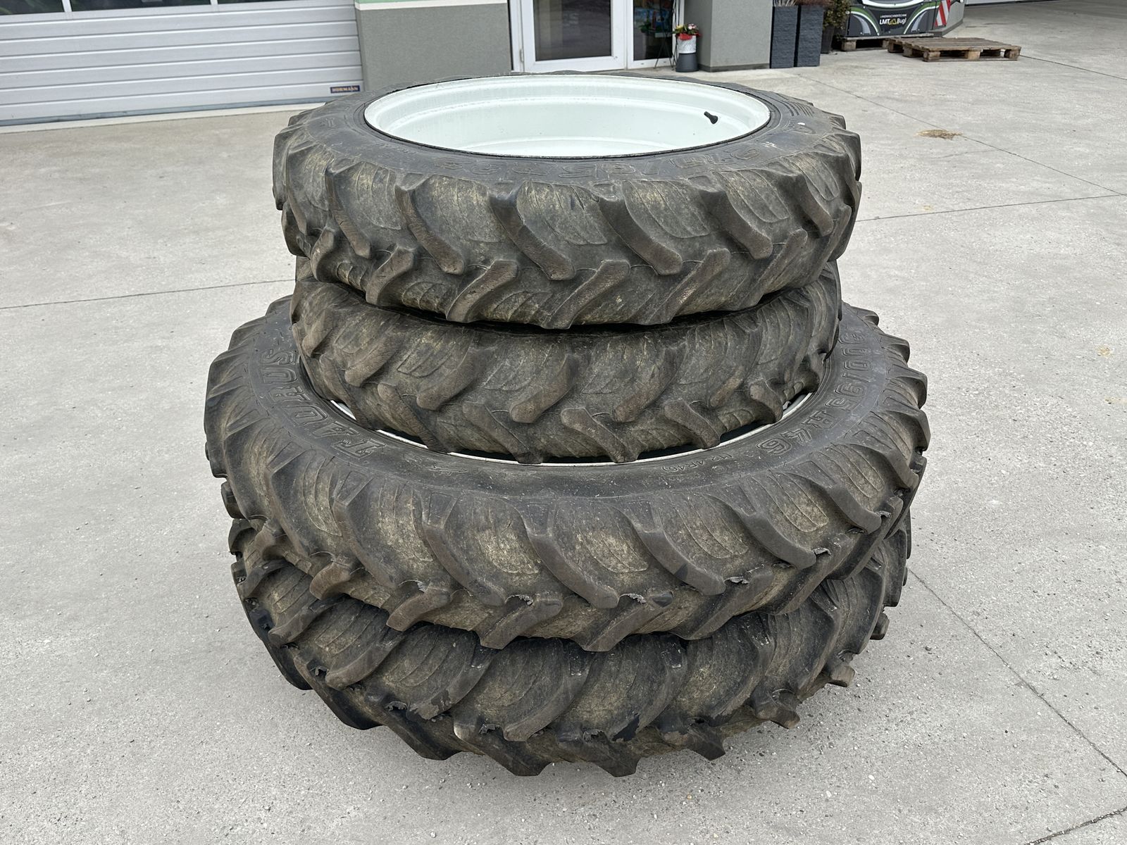 Taurus 270/95R32 u. 300/95R46 2