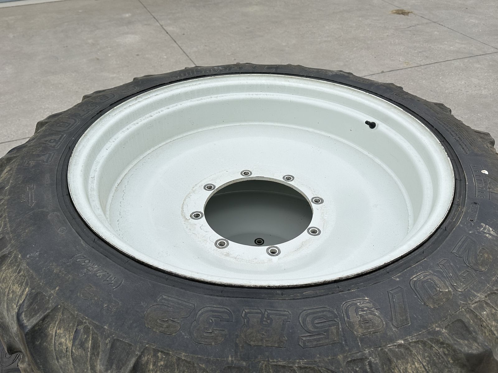 Taurus 270/95R32 u. 300/95R46 3