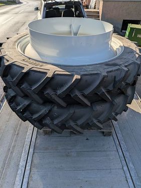 Sonstige 300/85-R24