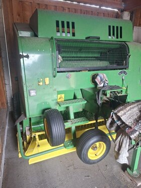 John Deere 568