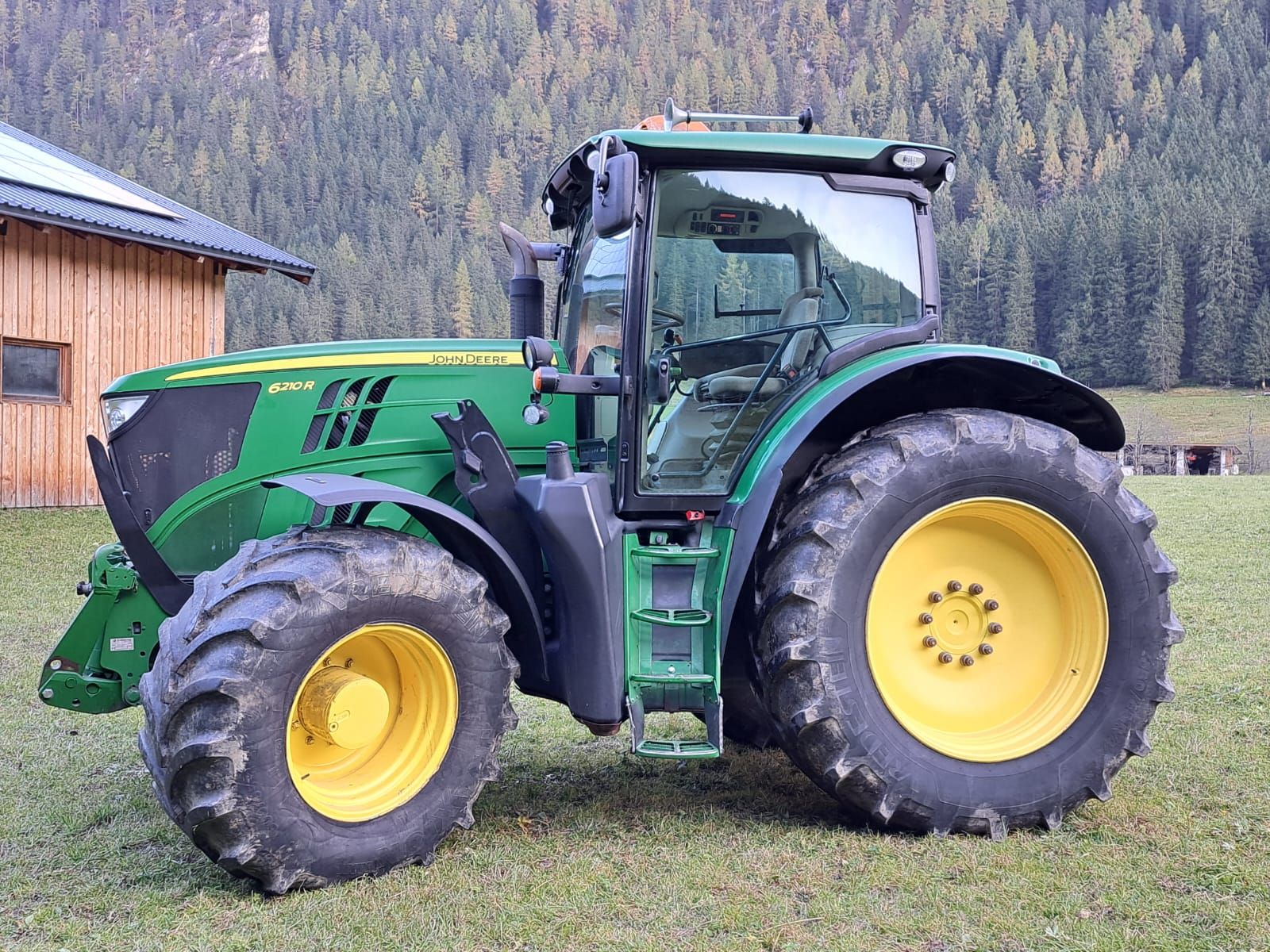 John Deere 6210R 3