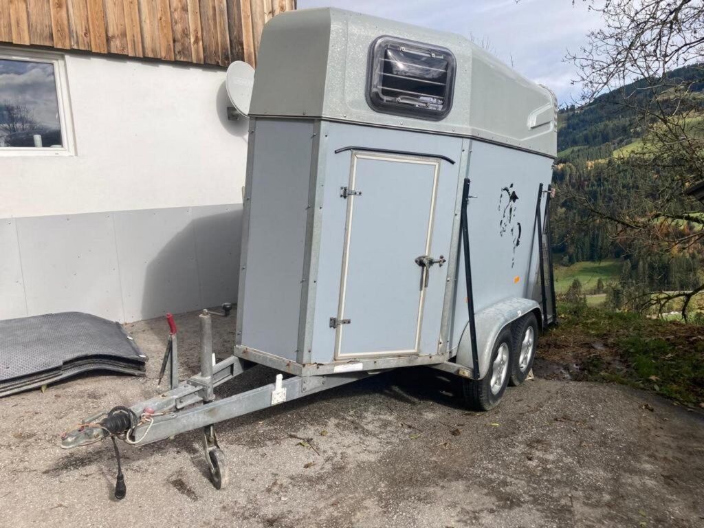 Pferde-Anhänger 2
