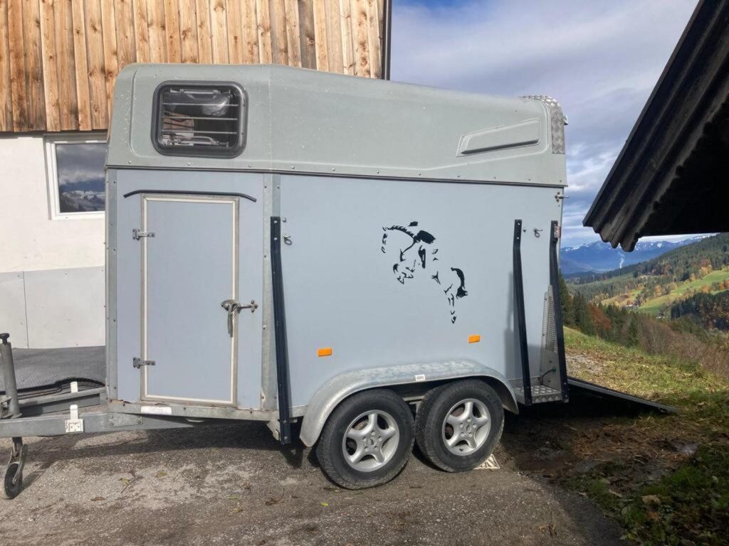 Pferde-Anhänger 1