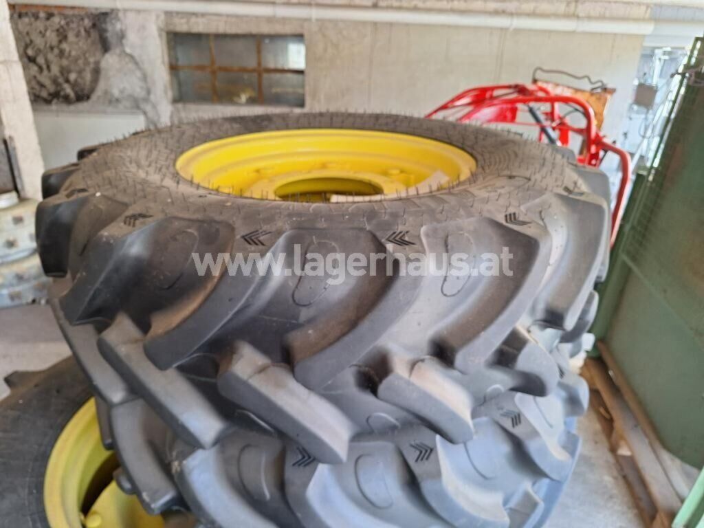 Räder zu John Deere Traktor 5058E 2