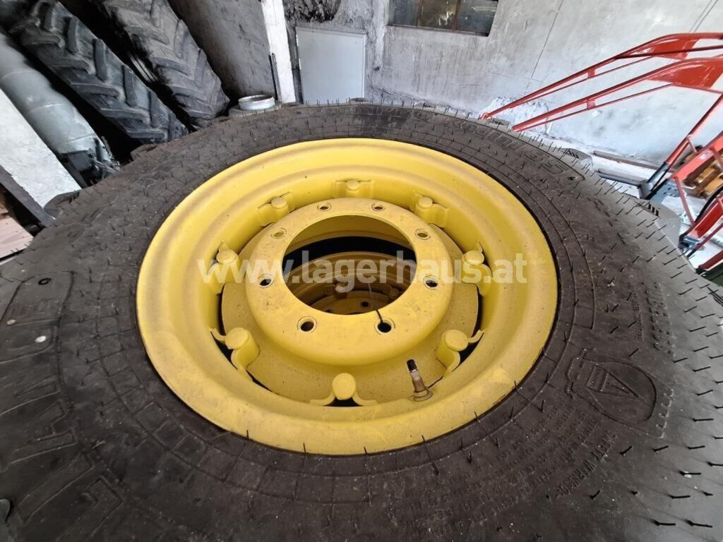 Räder zu John Deere Traktor 5058E 3
