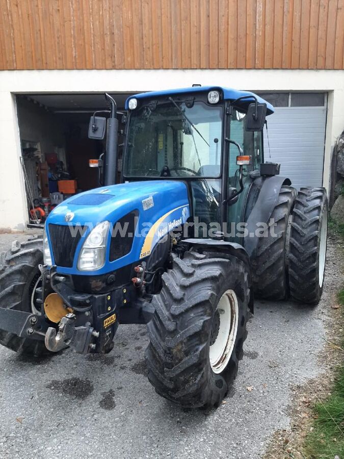 New Holland T 4040 1