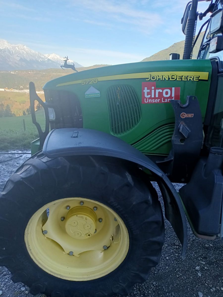 John Deere 5720 2