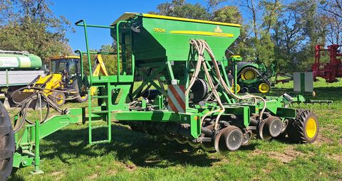 John Deere 750A
