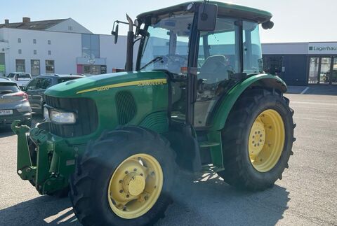John Deere 5820