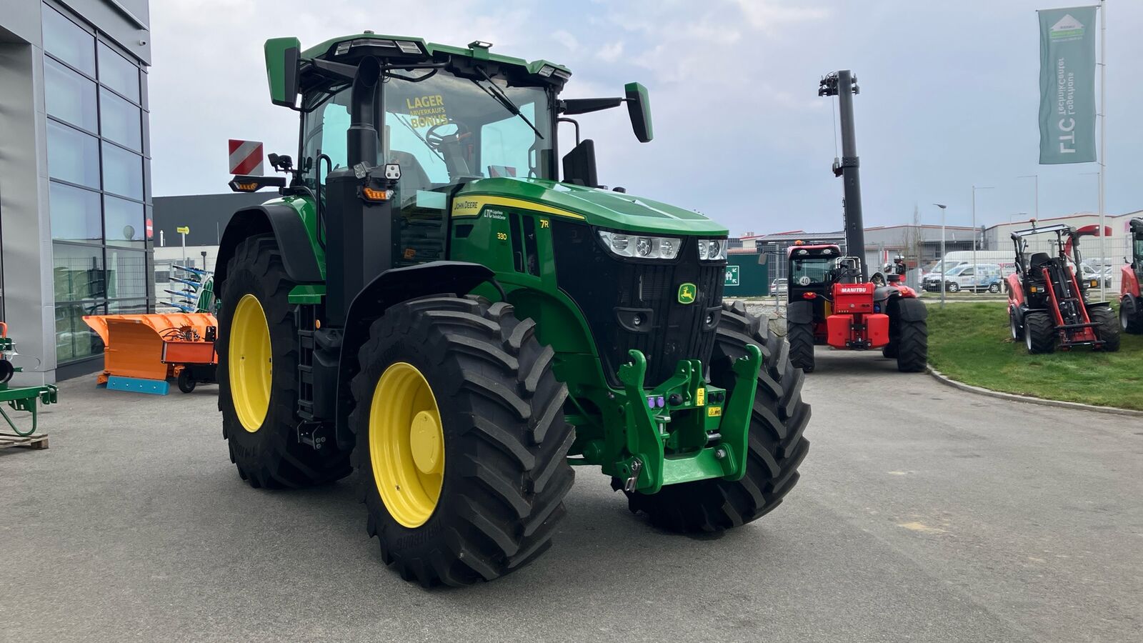 John Deere 7R 330 2