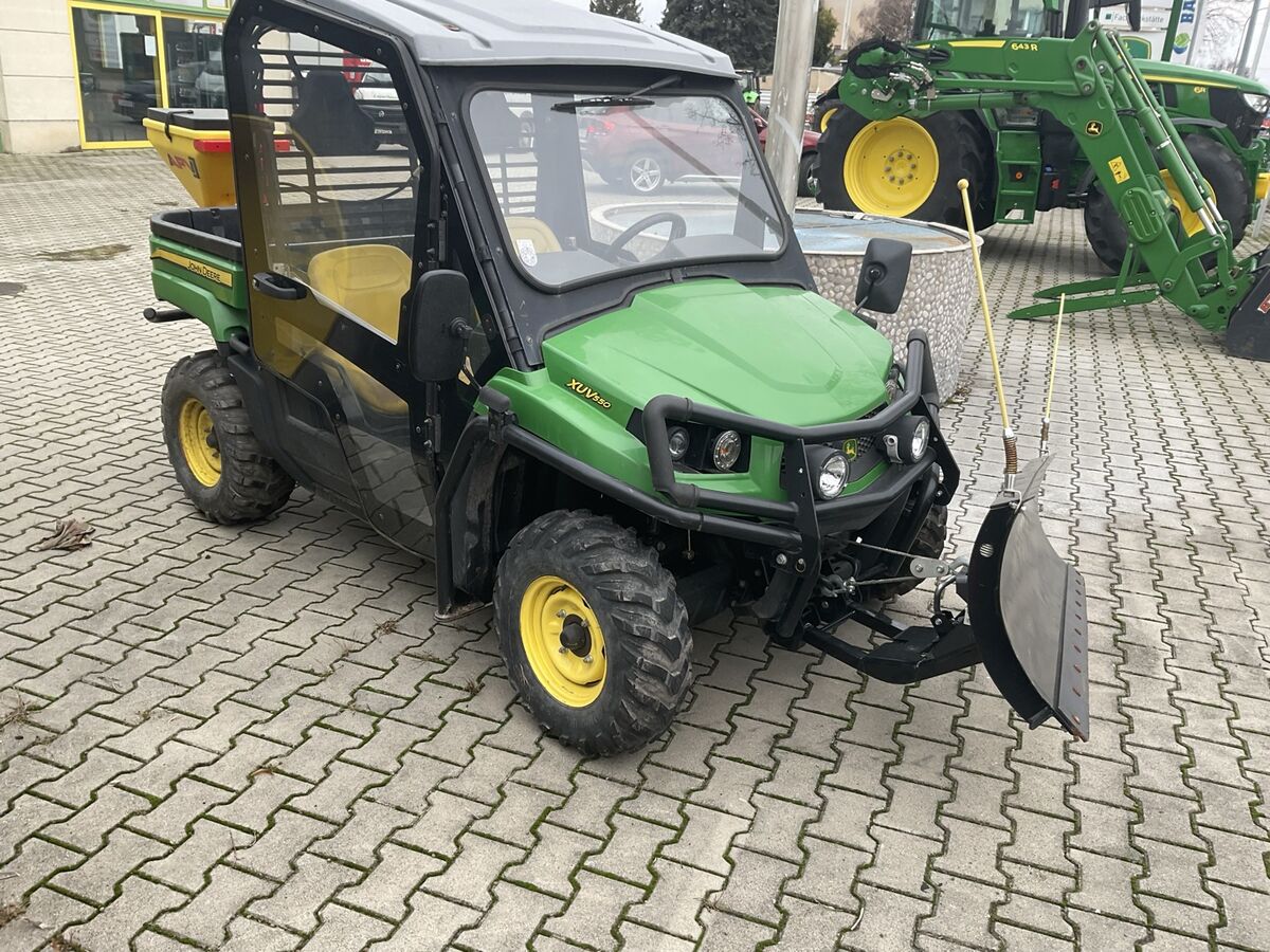 John Deere Gator XUV 550 1