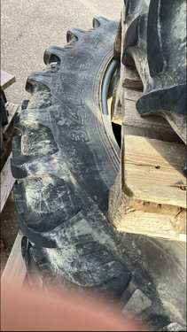 Vredestein 340/85 R48 & 11.2-25