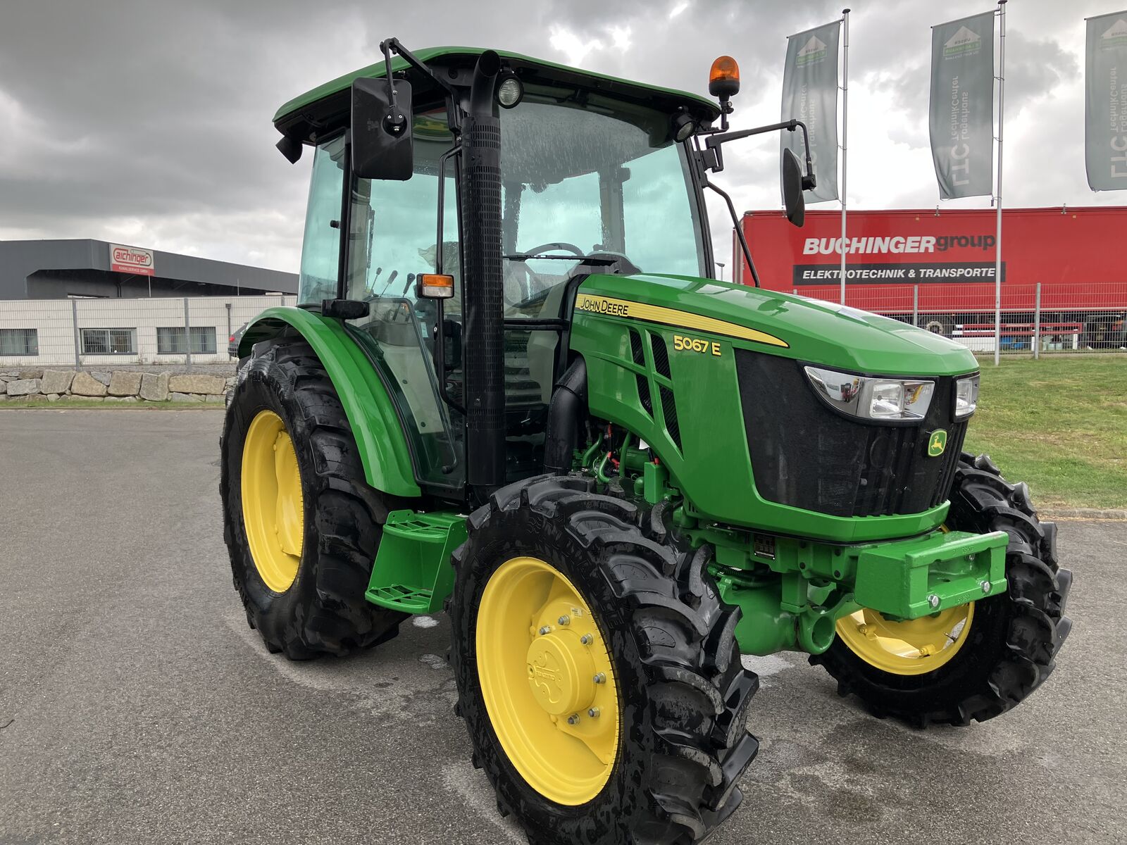 John Deere 5067E 2