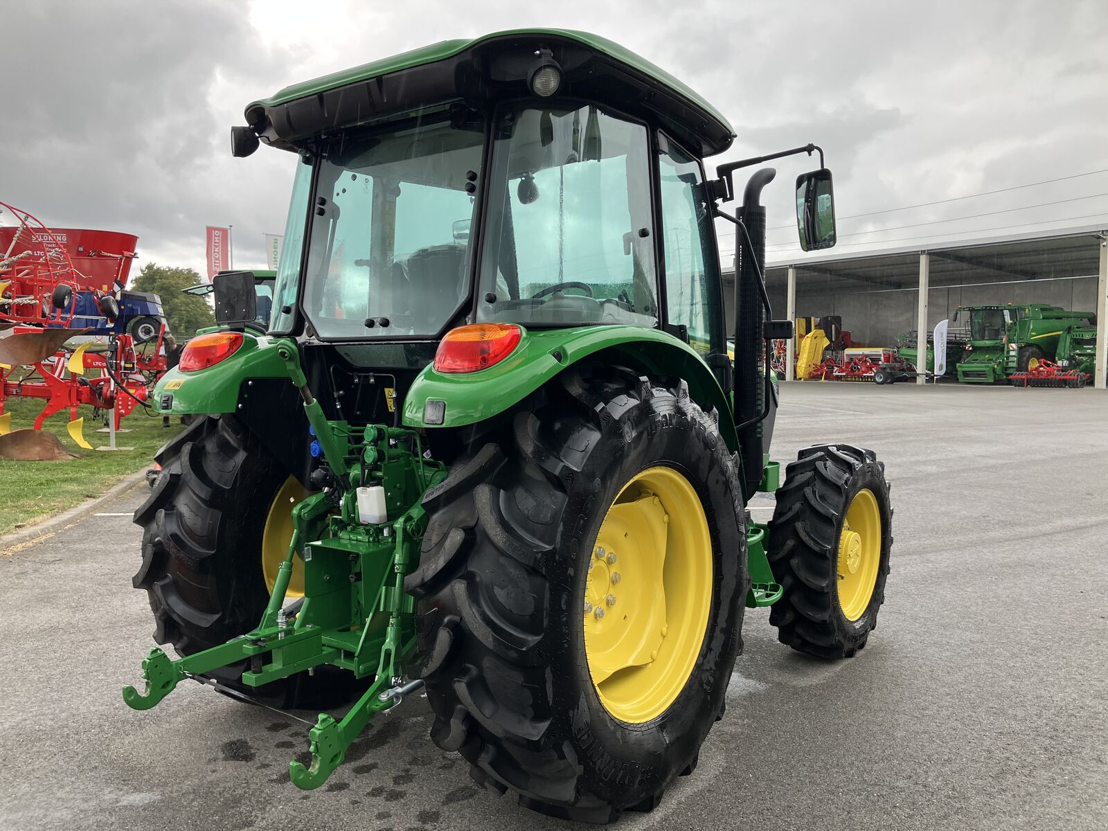 John Deere 5067E 3