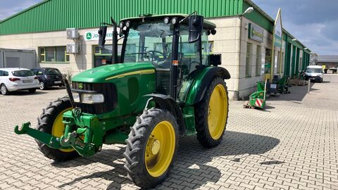 John Deere 5820