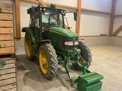 John Deere 5820