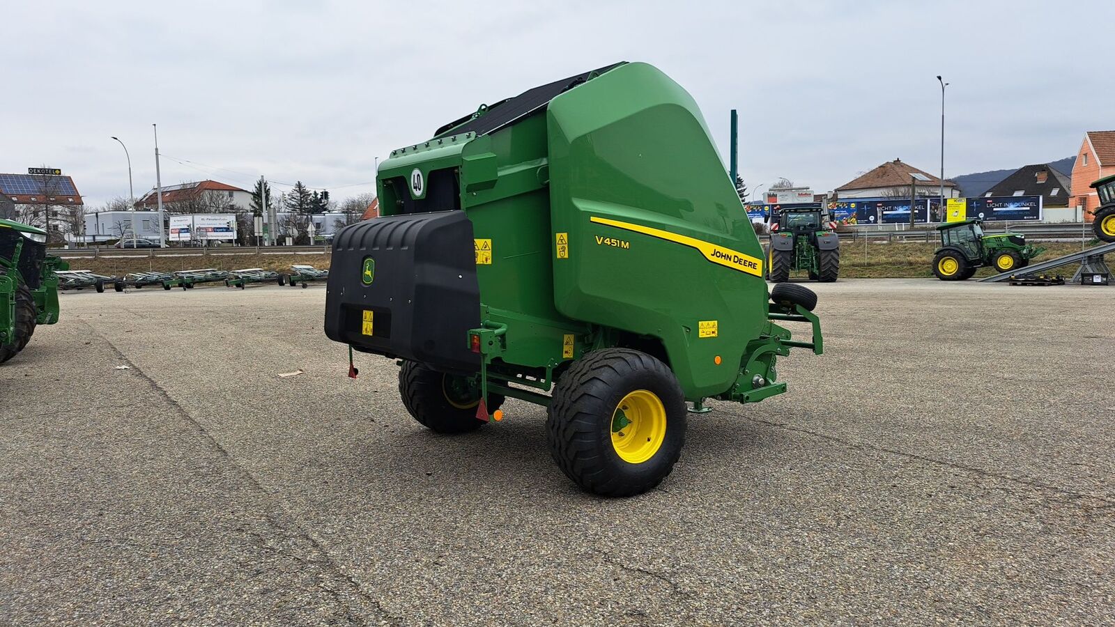 John Deere V451M 3