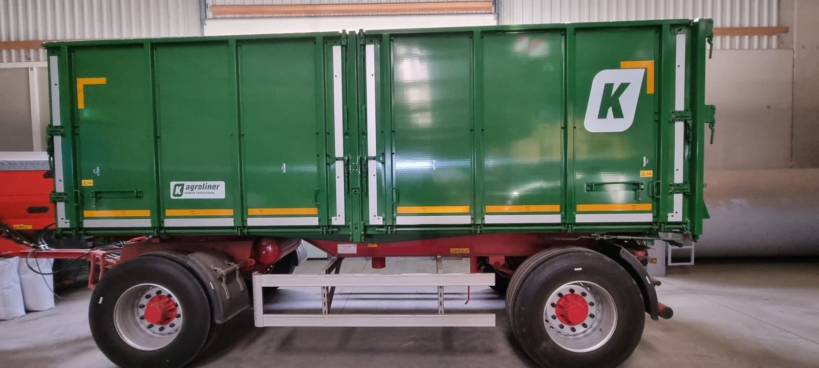 Kröger 2 Achs 3 Seitenkipper mit Portalwänden2020 2