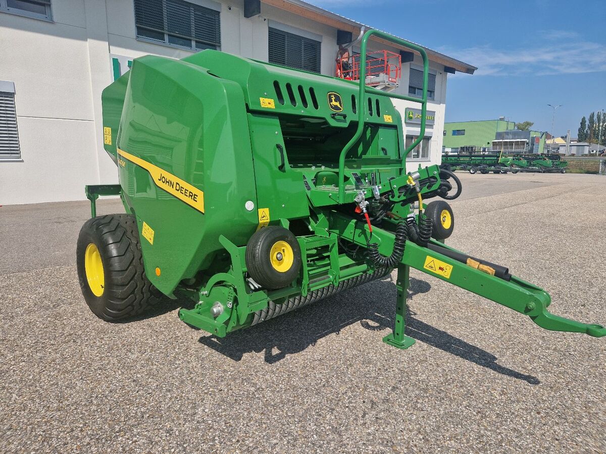 John Deere F441M 2