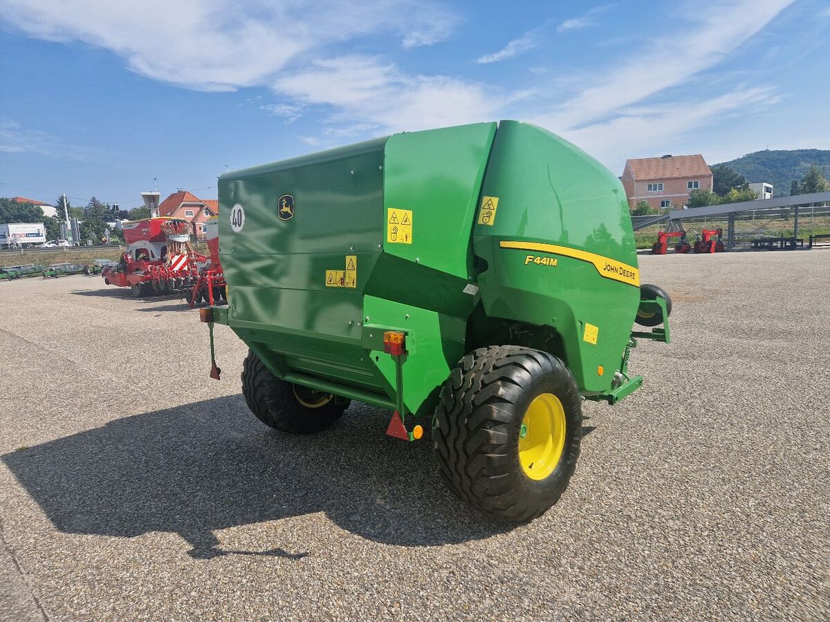 John Deere F441M 3